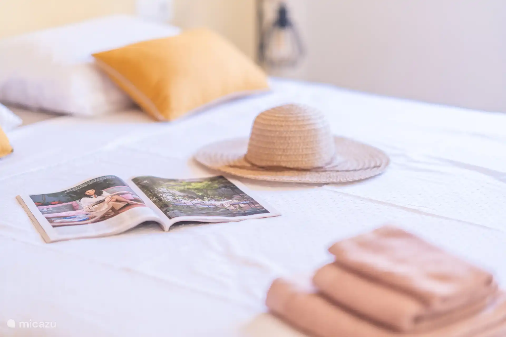 Schlafzimmer mit Doppelbett