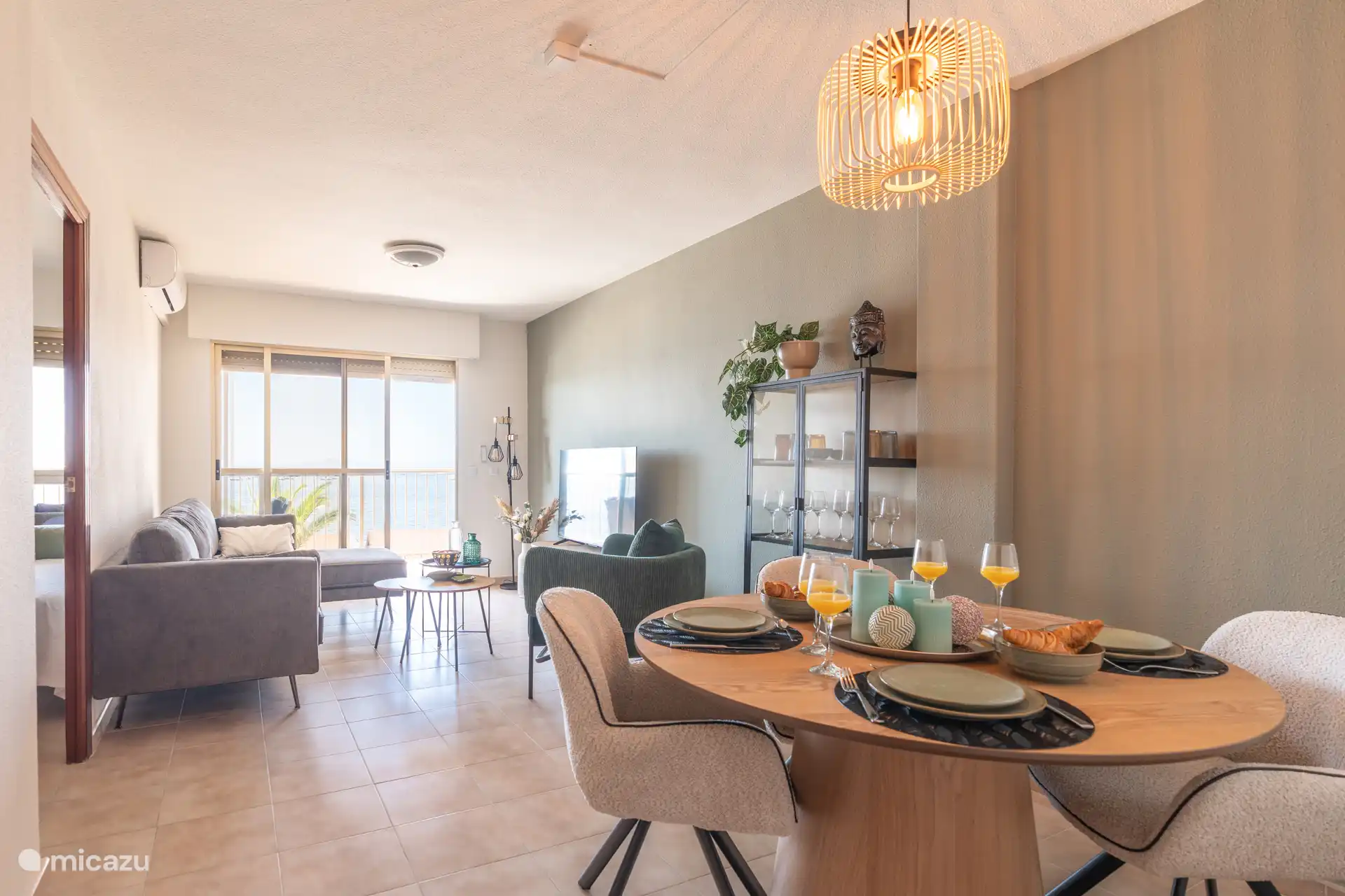 Essbereich und Wohnzimmer