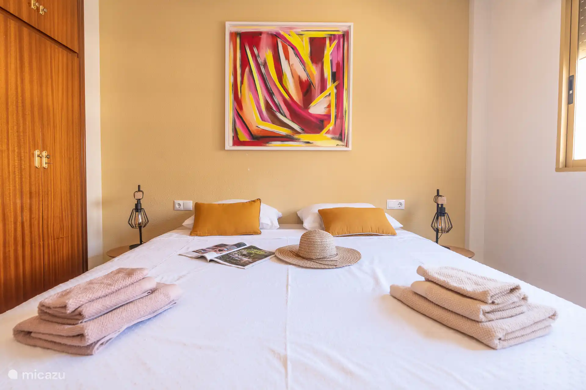 Schlafzimmer mit Doppelbett