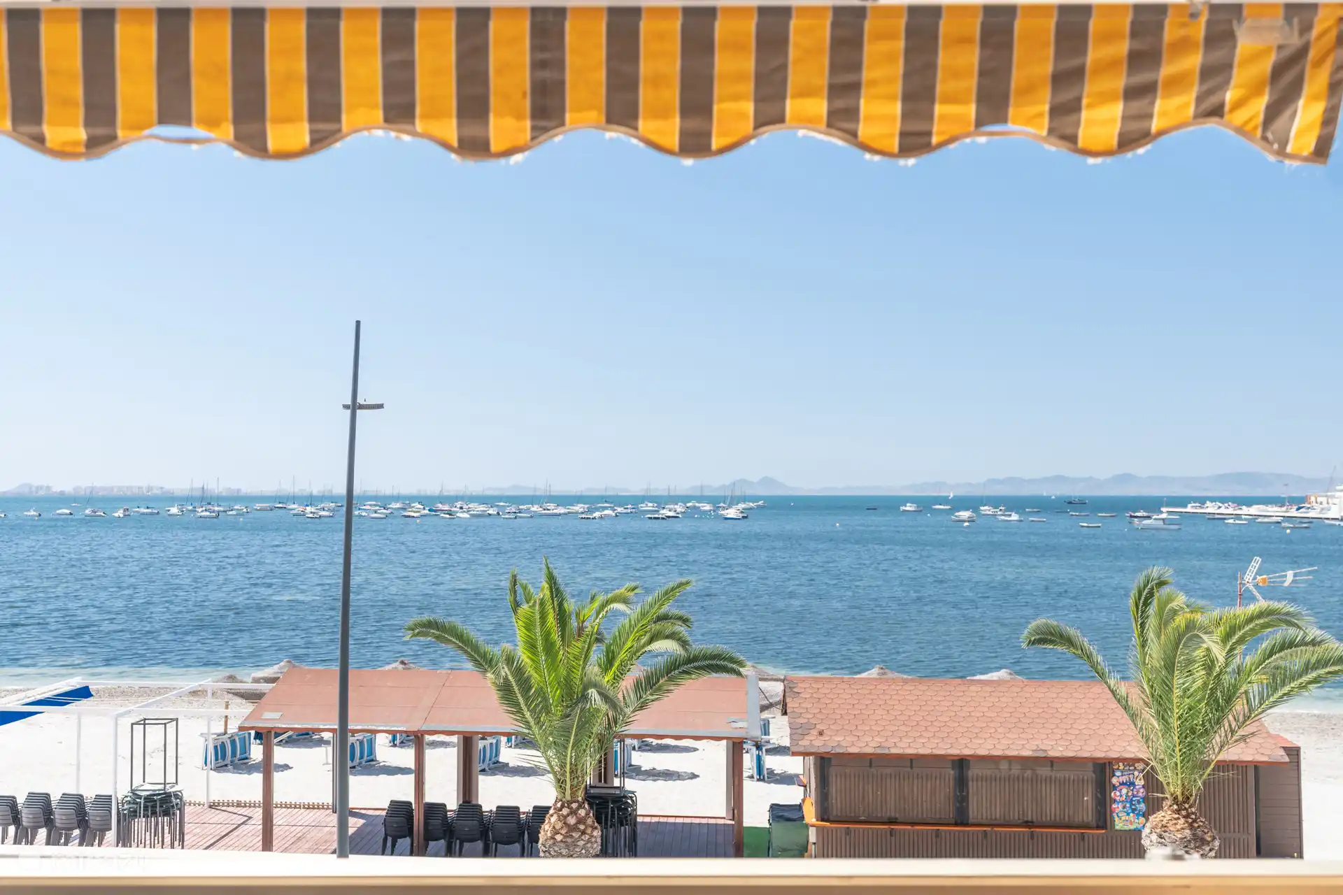 Aufwachen mit Blick auf das Meer