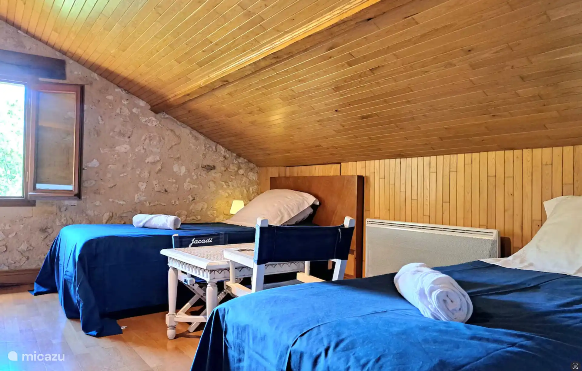 Schlafzimmer für 4 Personen und ein Kinderbett, ideal für Kinder