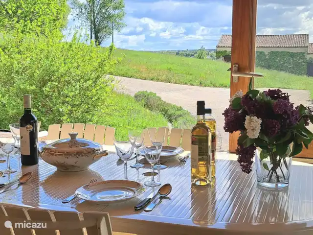 Séjour paisible à la campagne | France, Dordogne, Monpazier - maison de vacances Veranda et table 12 personnes