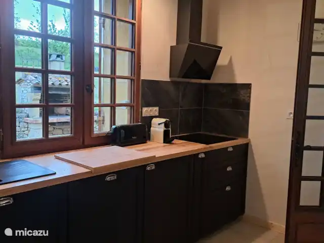 Séjour paisible à la campagne | France, Dordogne, Monpazier - maison de vacances Cuisine, ilot central, équipement complet
