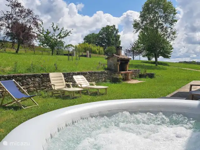 Séjour paisible à la campagne | France, Dordogne, Monpazier - maison de vacances Le spa, barbecue, terrasse ombragée