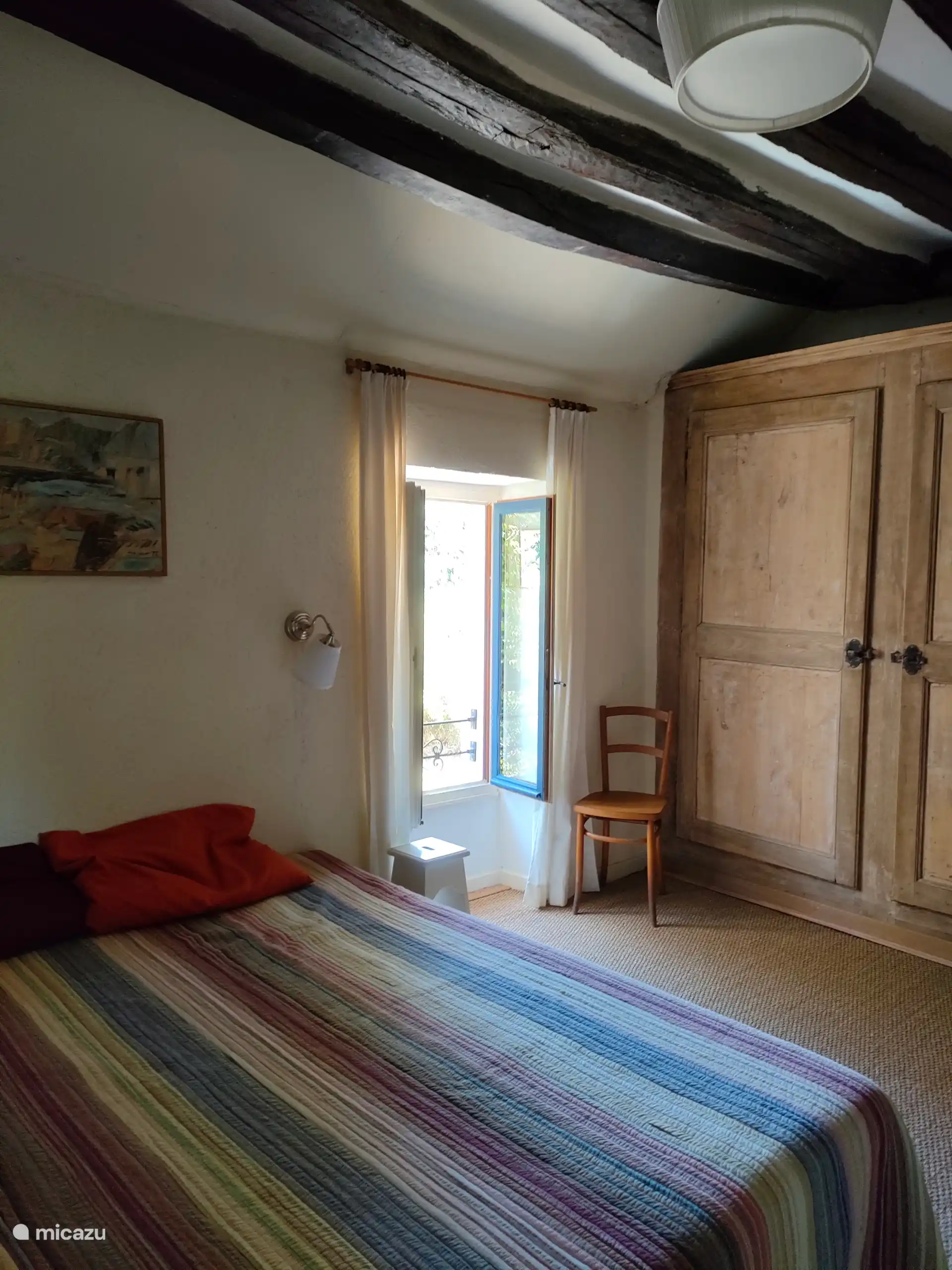 Schlafzimmer mit Doppelbett