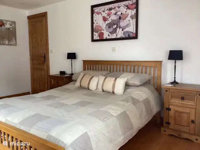 Le gîte des Vieilles Écuries  | France, Bretagne, Canihuel - gîte / cottage Chambre principale avec salle de bain attenante avec baignoire à roulettes et douche séparée