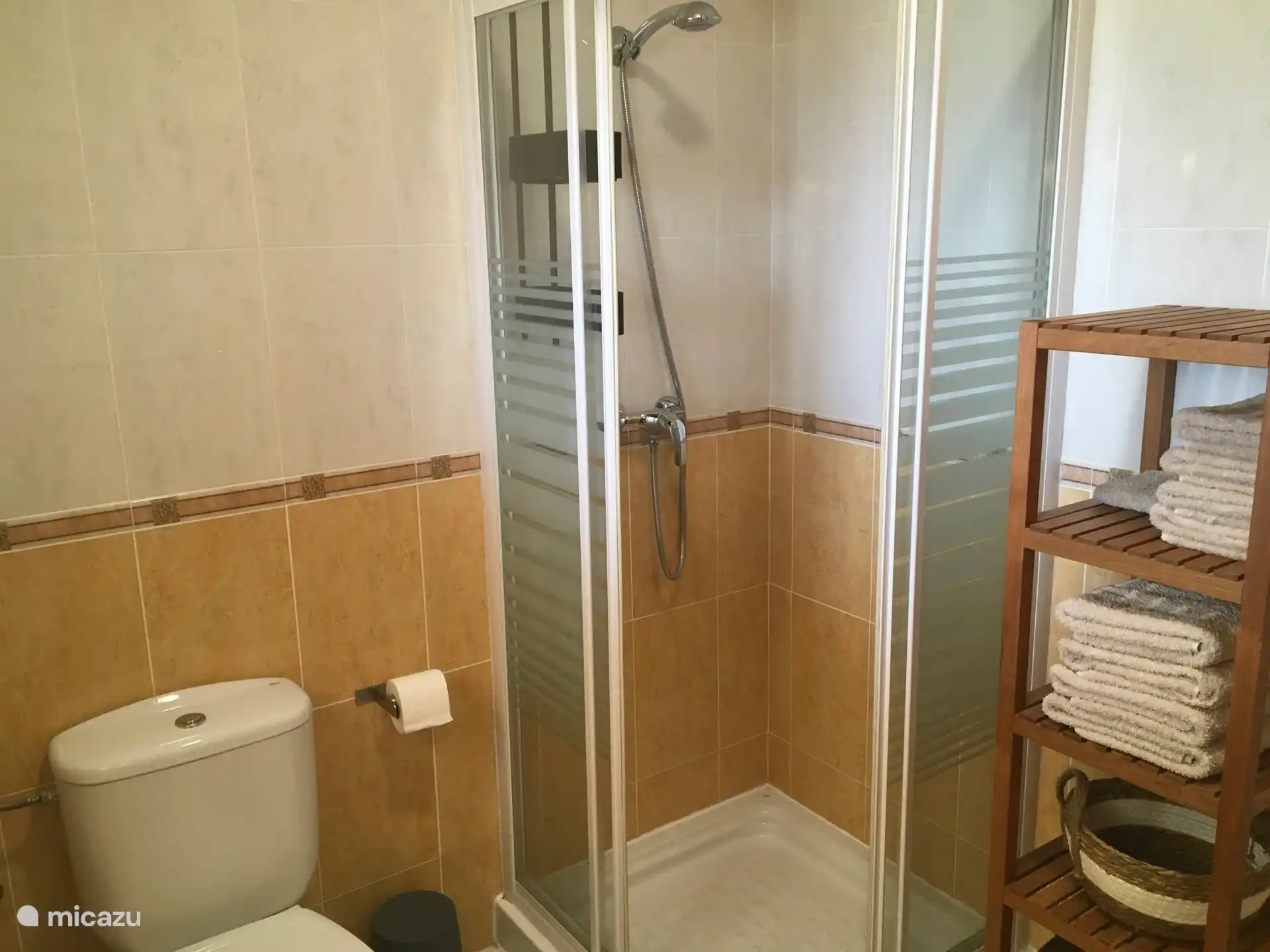 Badezimmer mit Dusche