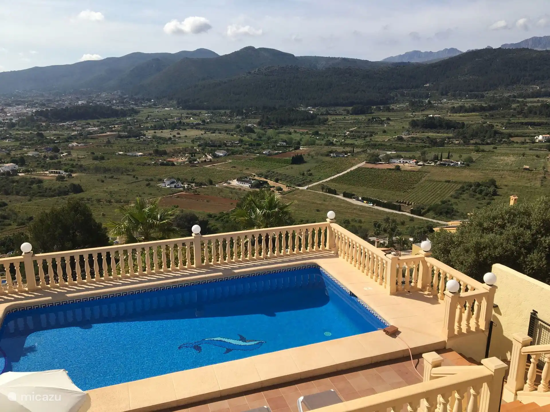 Schwimmbad mit Aussicht