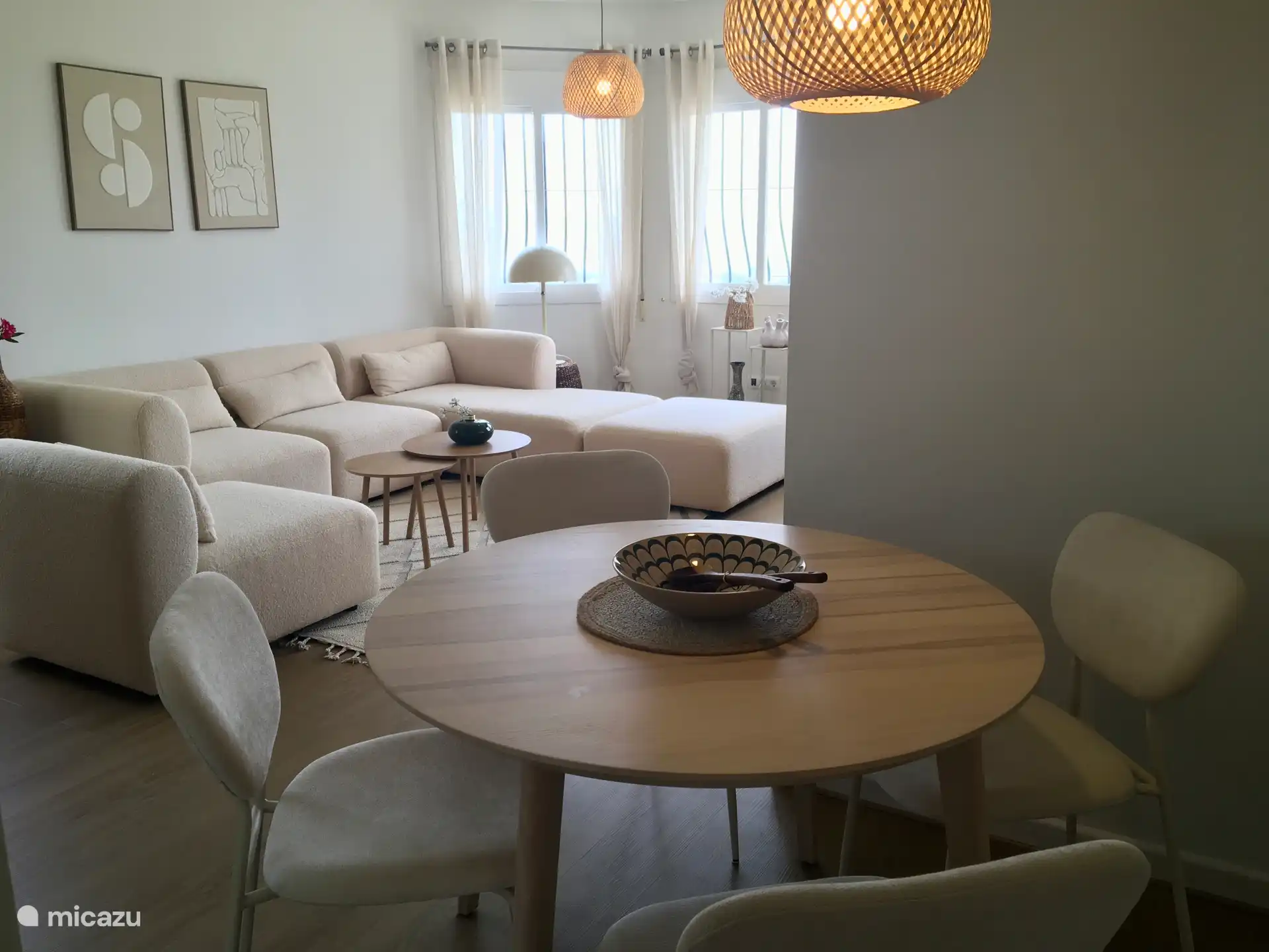 Wohnzimmer mit Essbereich