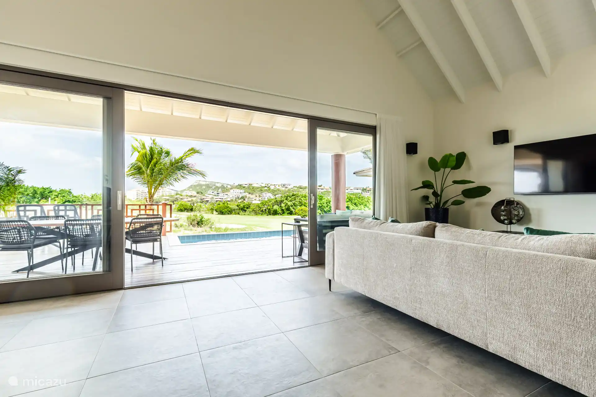 From the living room you have a beautiful view over the golf course