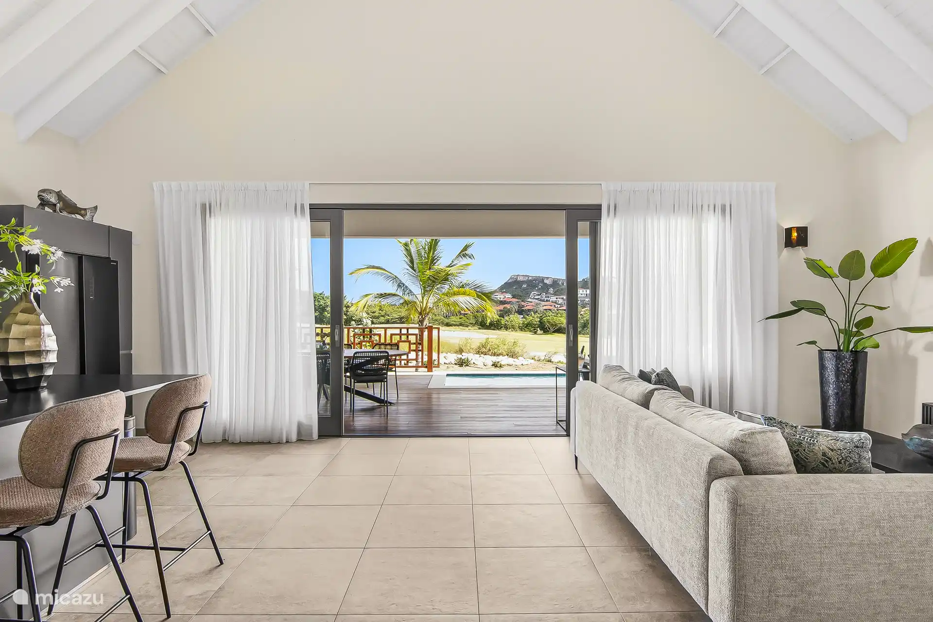 Ruime living met prachtig uitzicht over Bluebay