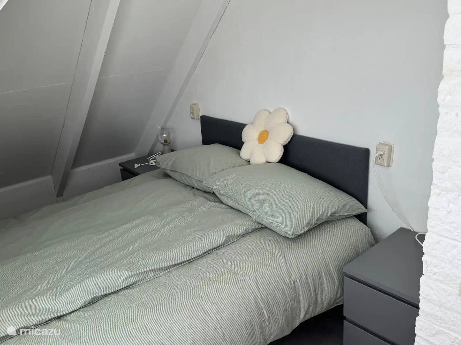 Ein Schlafzimmer, das wunderbar für Sie geschminkt ist! Und viel Stauraum auch! 