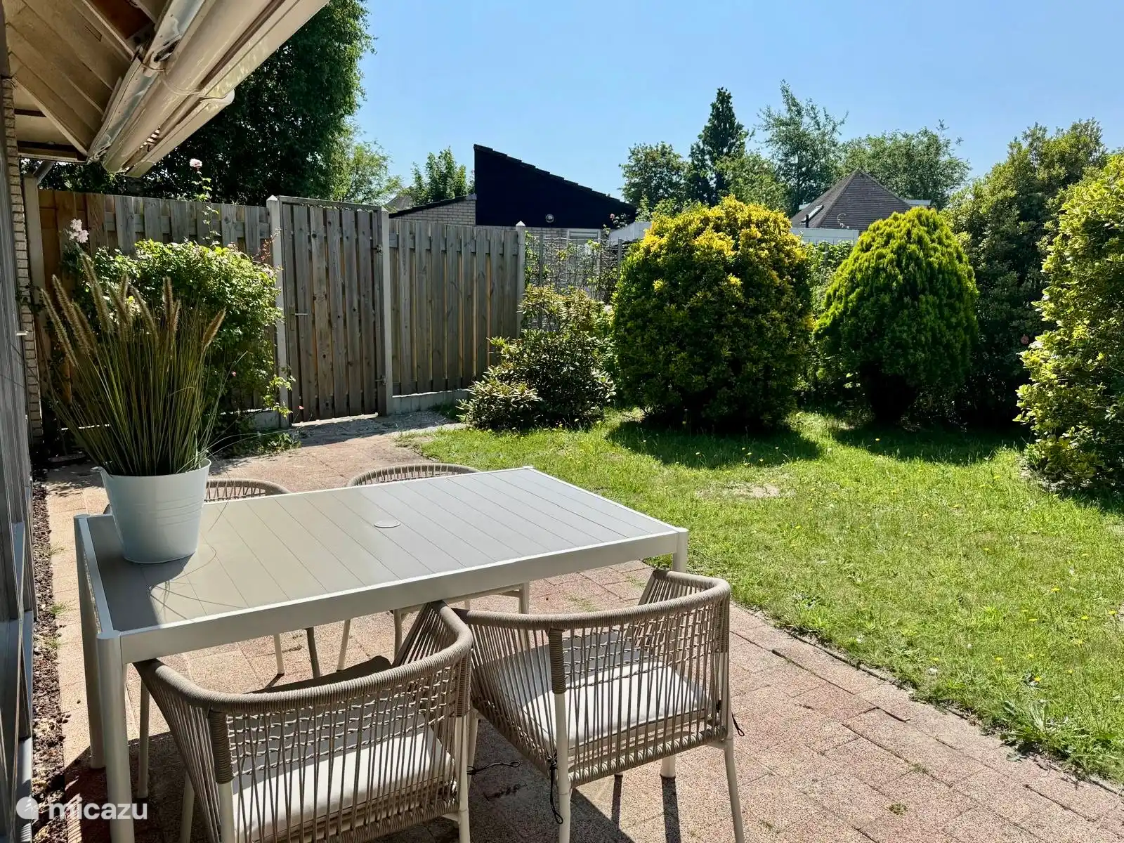 Drinnen und draußen essen, was für eine Wahl! 