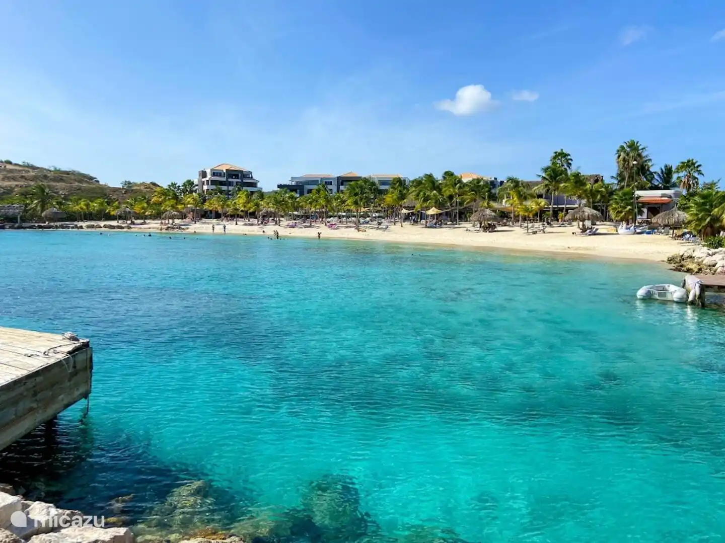 La plage de Blue Bay Beach, à seulement 5 minutes en voiture ou 20 minutes à pied. 