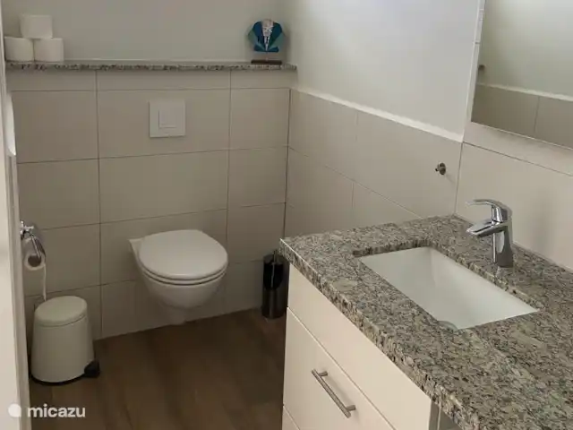Appartement de luxe - Près de Blue Bay | Curaçao, Curaçao-Centre, Blue Bay - appartement Toilette et lavabo salle de bain