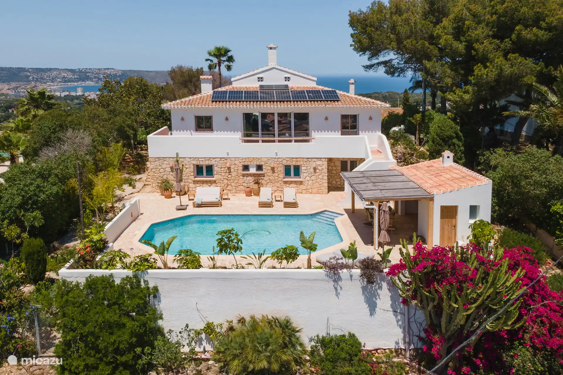 Rear of the house with swimming pool