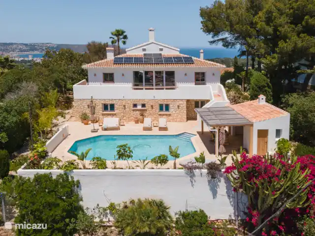 Casa Horizontes en España, Costa Blanca, Jávea - villa Parte trasera de la casa con piscina
