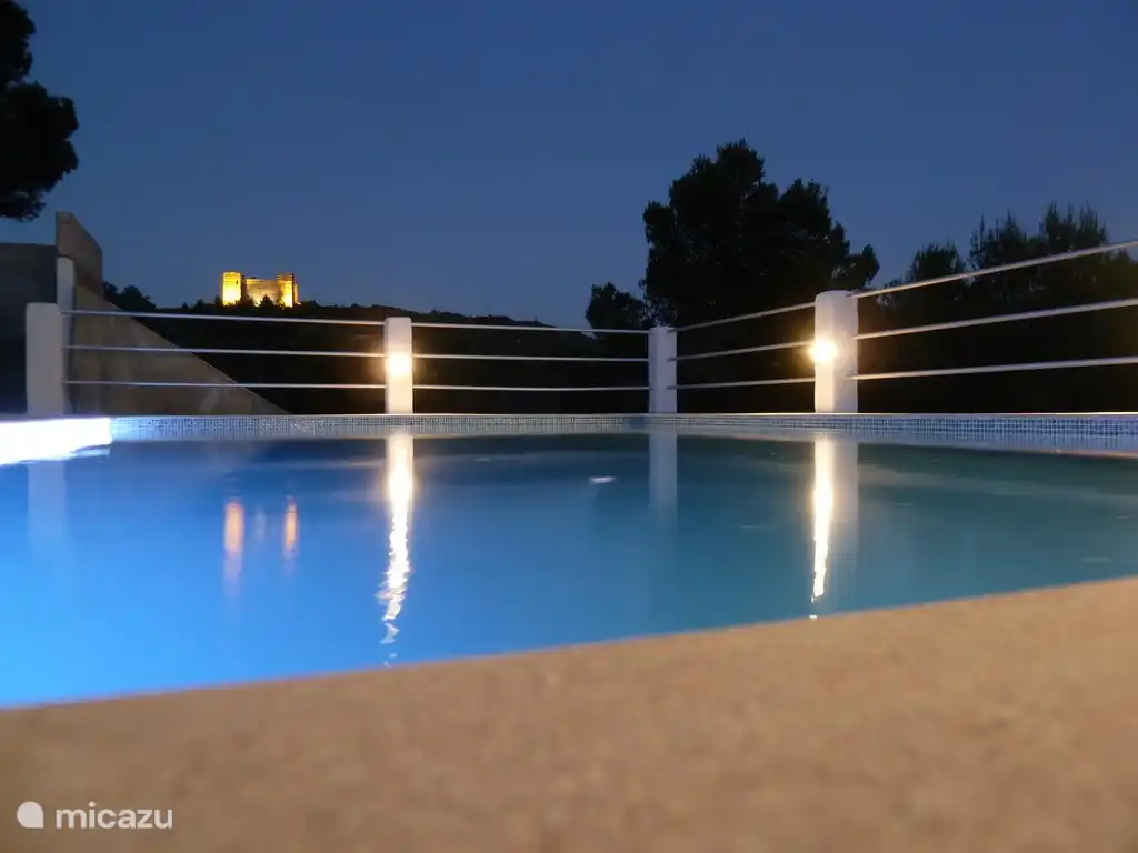 Schwimmbad mit einzigartigem Blick auf das Schloss