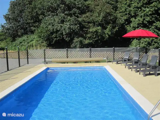 Cherry Tree Cottage con piscina climatizada en Francia, Bretaña, Canihuel - casa rural / cabaña Piscina climatizada compartida