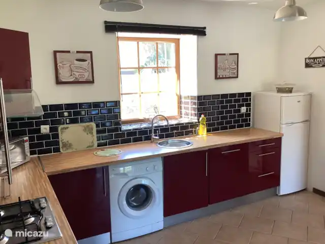 Cherry Tree Cottage con piscina climatizada en Francia, Bretaña, Canihuel - casa rural / cabaña Cocina