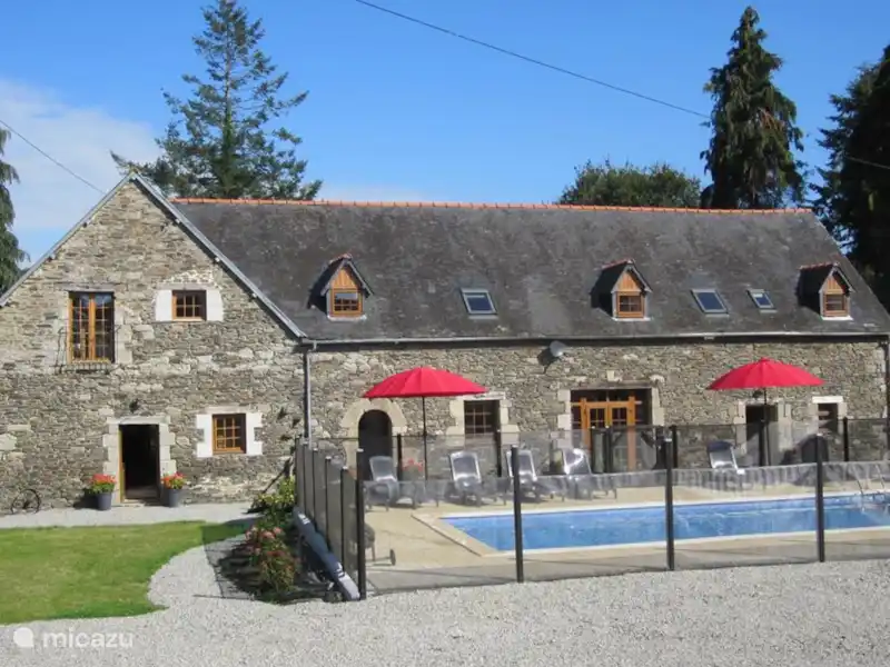 Cherry Tree Cottage con piscina climatizada en Francia, Bretaña, Canihuel - Casa rural / Cabaña Cherry Tree Cottage con piscina climatizada en Francia, Bretaña, Canihuel - Casa rural / Cabaña