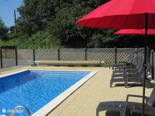 Cherry Tree Cottage con piscina climatizada en Francia, Bretaña, Canihuel - casa rural / cabaña Piscina climatizada