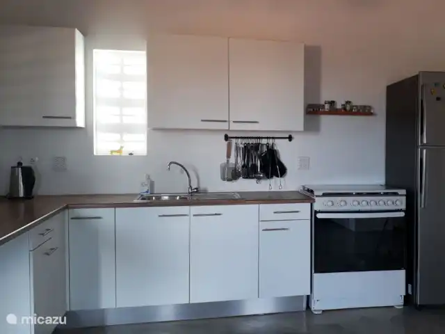apartamento en Curazao, Banda Arriba (este), Jan Thiel – Sunrise Apartments, cerca del mar Amplia cocina esquinera, totalmente equipada