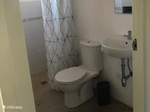 apartamento en Curazao, Banda Arriba (este), Jan Thiel – Sunrise Apartments, cerca del mar Por supuesto, 2 amplios cuartos de baño con ducha (caliente), inodoro y lavabo