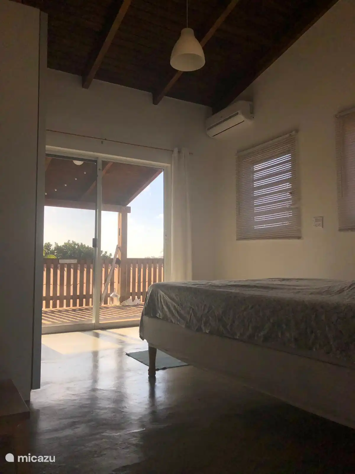 2 amplios dormitorios con una bonita cama y aire acondicionado. Buen sueño garantizado.
Amplio armario