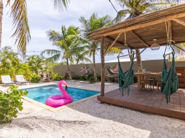 Amazonia con piscina de magnesio en Curazao, Curazao Centro, Willemstad - apartamento Relájate en la pérgola después de un chapuzón en nuestra piscina de magnesio.