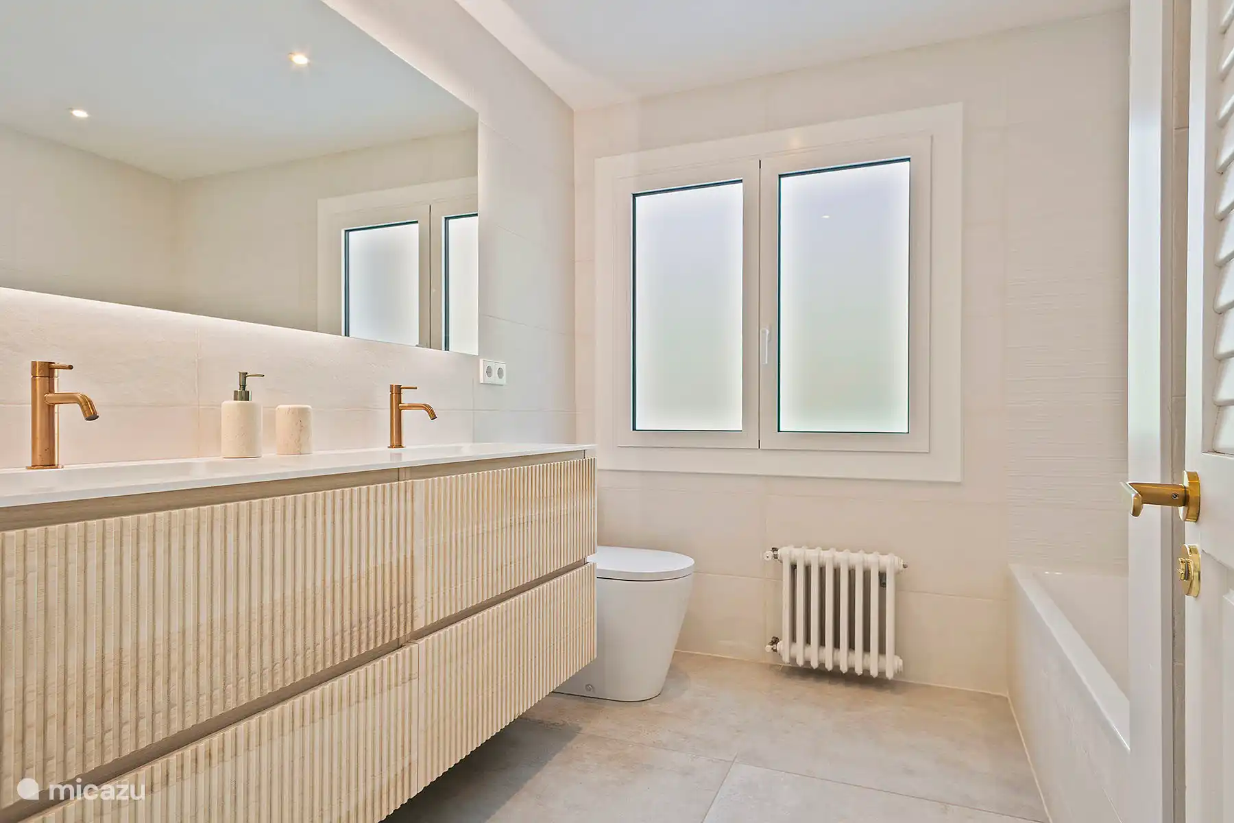 Air Master Suite Badezimmer (Dusche und Badewanne)