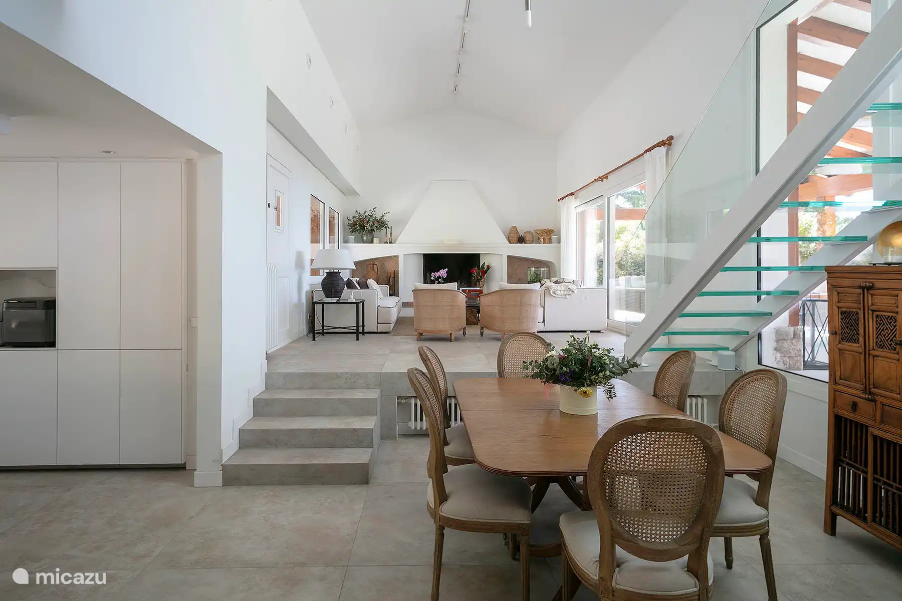 Esszimmer und Wohnzimmer