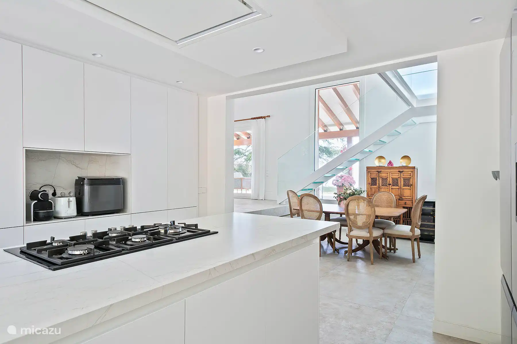 Küche und Esszimmer