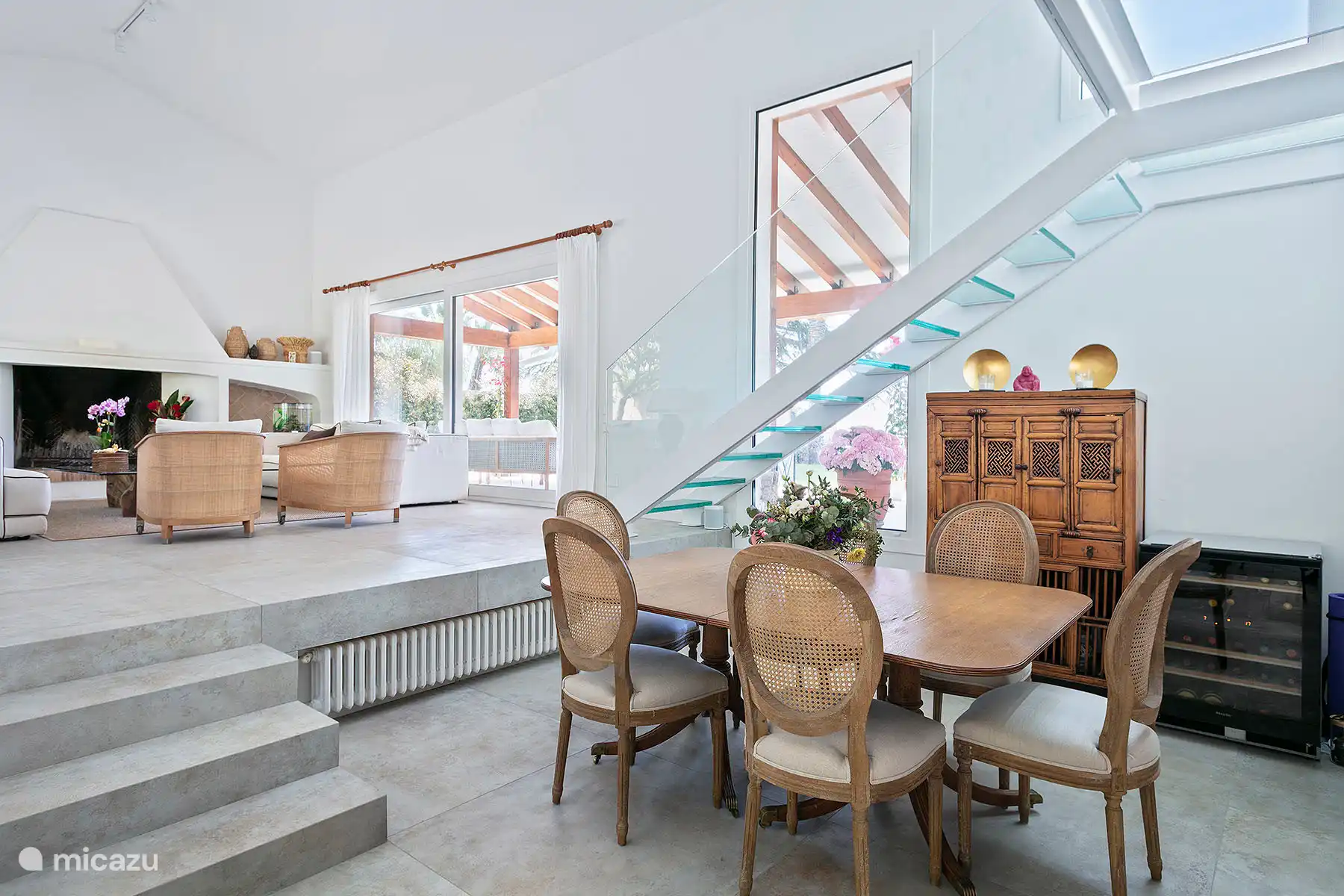 Esszimmer und Wohnzimmer