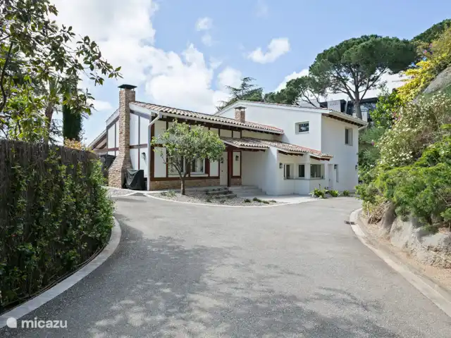 Mareterra: House with pool and views in Spain, Barcelona, Sant Andreu de Llavaneres  - villa Entrance