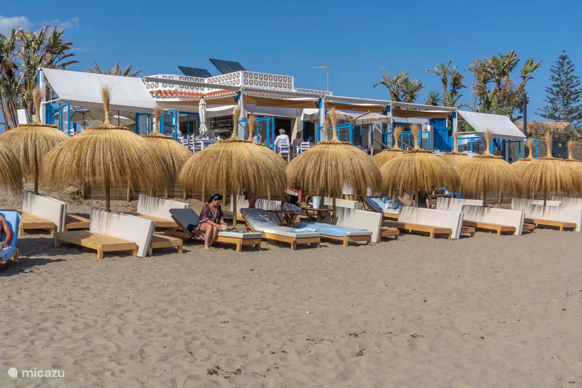 Las Flores Beach ligt op slechts 250 meter van de woning.
