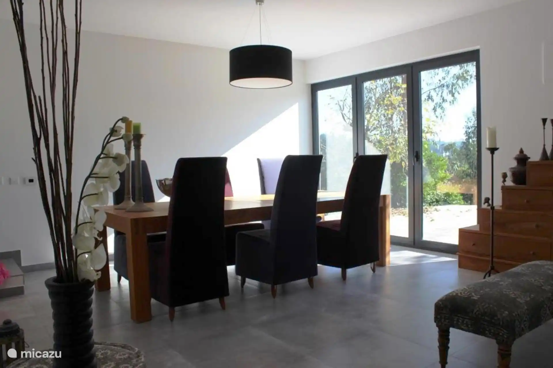 Der Esstisch im Wohn-/Wohnzimmer