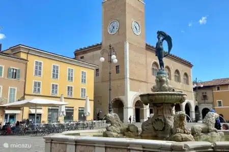 Visitez Fano, une belle ville sur la côte