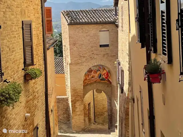 CASETTA 4 pers. Casa Sette Cipressi | Italie, Marche, Serra de’ Conti  - maison de vacances Le joli petit centre du village Serra de Conti où il y a 2 bars confortables pour le café ou l’après-midi pour une bonne bière ou un apéritif.