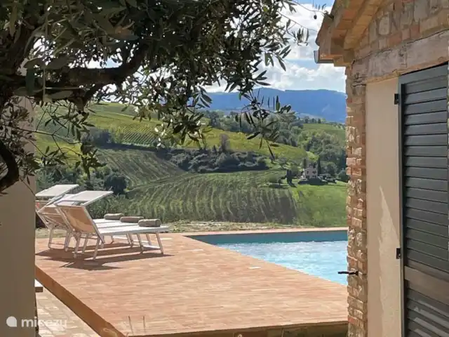CASETTA 4 pers. Casa Sette Cipressi | Italie, Marche, Serra de’ Conti  - maison de vacances Casa Sette Cipressi est entourée de magnifiques vignobles et d’oliviers. Vous avez une vue magnifique sur les collines des Marches.