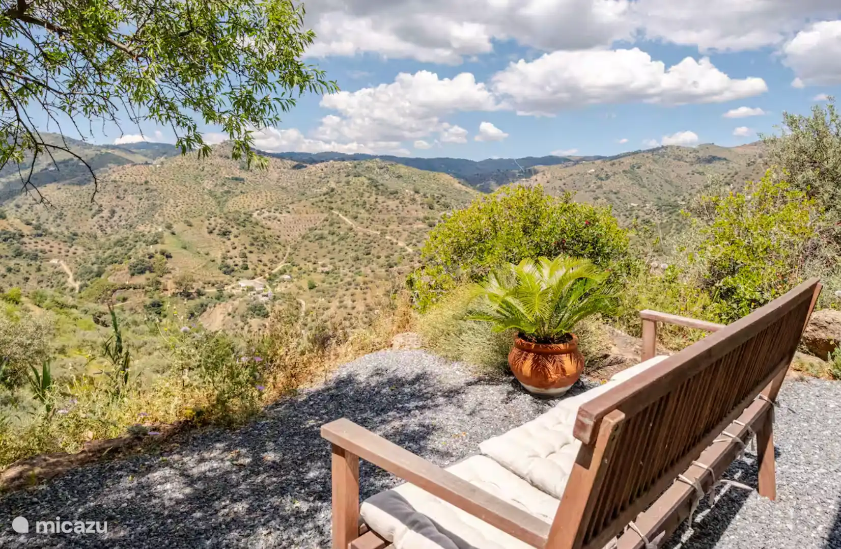 hier kunt u in de avond de zon spectaculair zien ondergaan