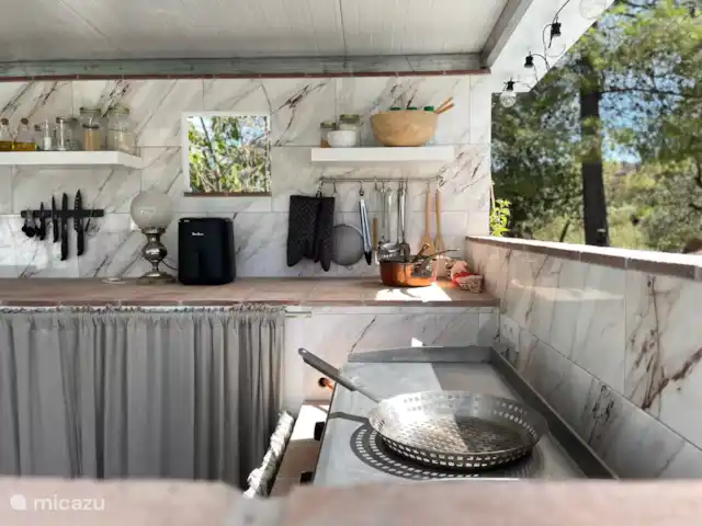 Casa Roca huren in Spanje, Andalusië, Los Ventorros de Comares - finca buitenkeuken - grill, airfryer.