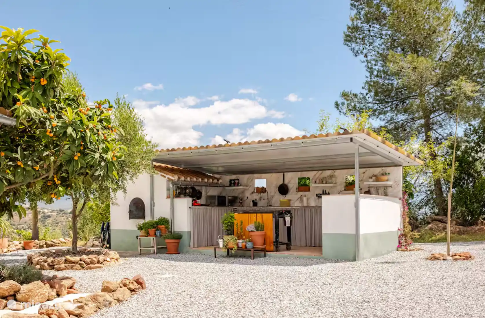 buitenkeuken met originele broodoven
