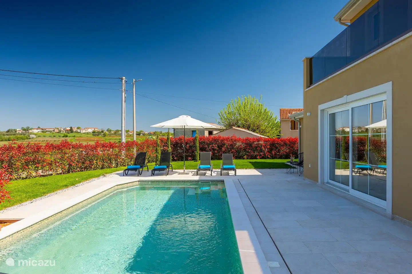 swimming pool + terrace