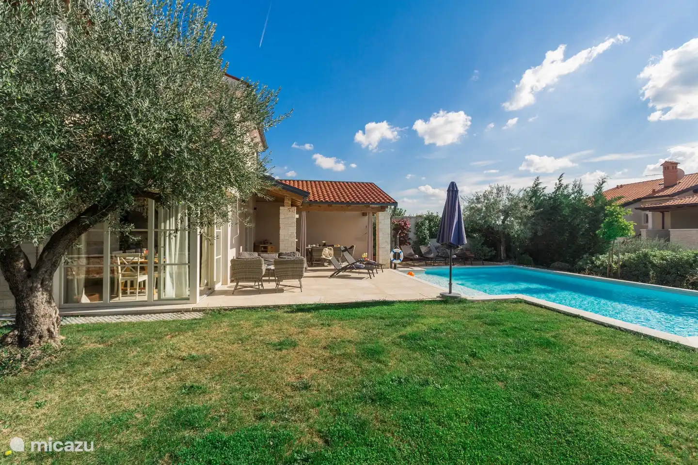 Garten, Terrasse und Swimmingpool