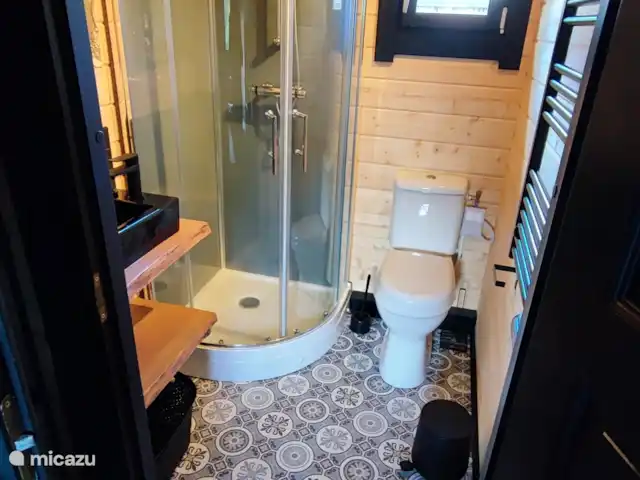 Chalet en el verde en Países Bajos, Frise, Drachtstercompagnie - chalet Baño