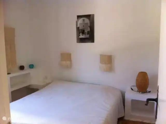 Apartamento en primera línea de playa Ibiza en España, Ibiza, Cala Tarida - casa vacacional Dormitorio principal con cama doble de 160x190.