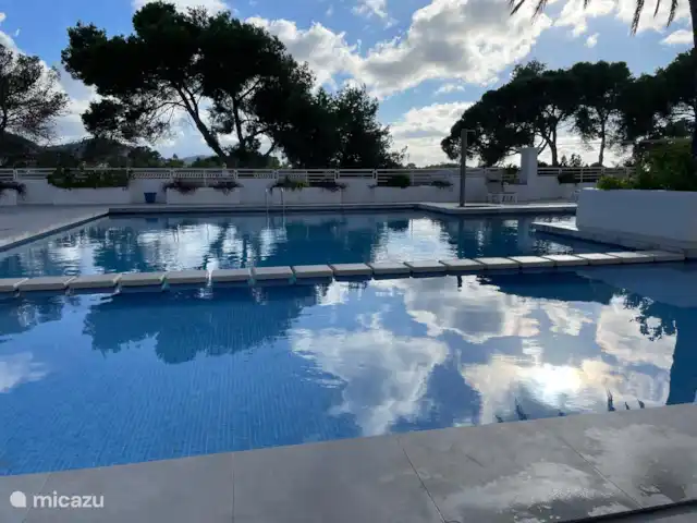 Apartamento en primera línea de playa Ibiza en España, Ibiza, Cala Tarida - casa vacacional Segunda piscina.