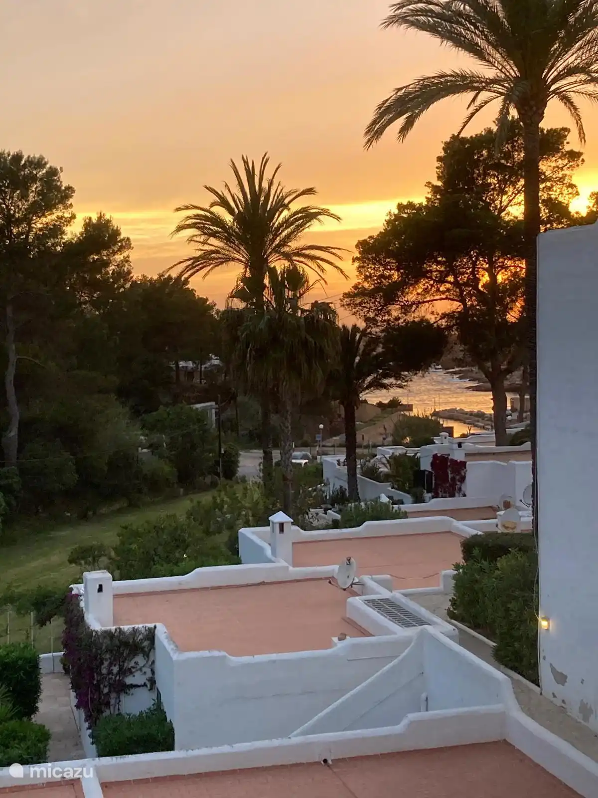 Coucher de soleil depuis la terrasse.