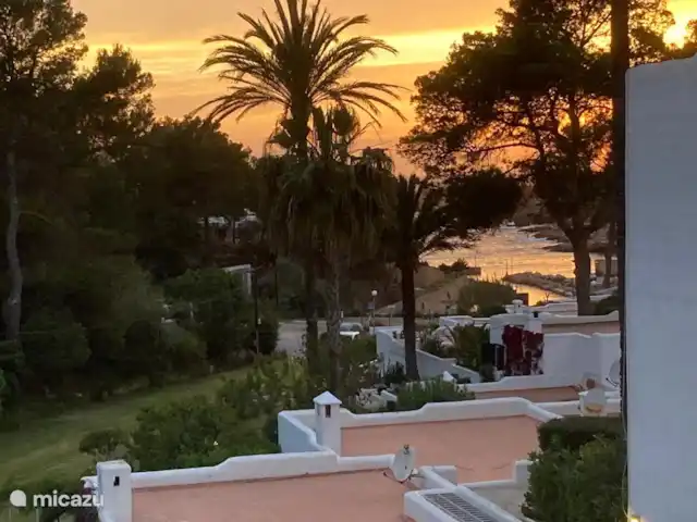 Apartamento en primera línea de playa Ibiza en España, Ibiza, Cala Tarida - casa vacacional Puesta de sol desde la terraza.